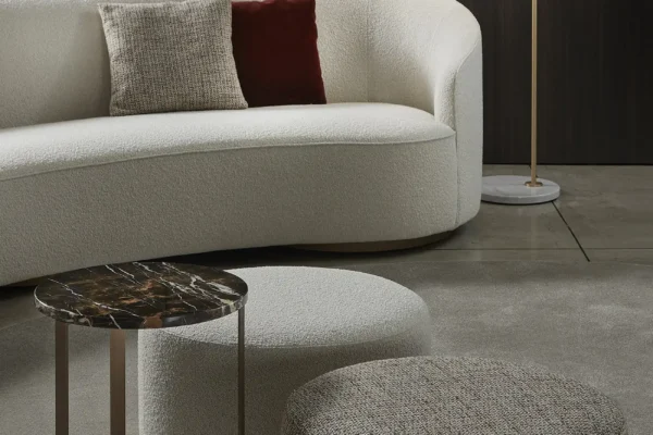 img019_Moon_Pouf_d60x40h