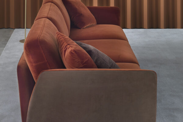img009_Ritz_Sofa_275x95
