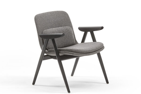 Hout-90100-three-qaurter-front-right