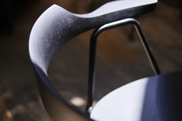 151_4455 chair black oak